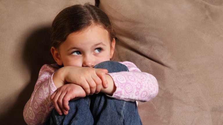 Çocuğunuzun Korkularıyla Baş Etmesine Nasıl Yardımcı Olabilirsiniz?